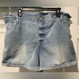 Paper bag waist jean shorts. Size XXL.